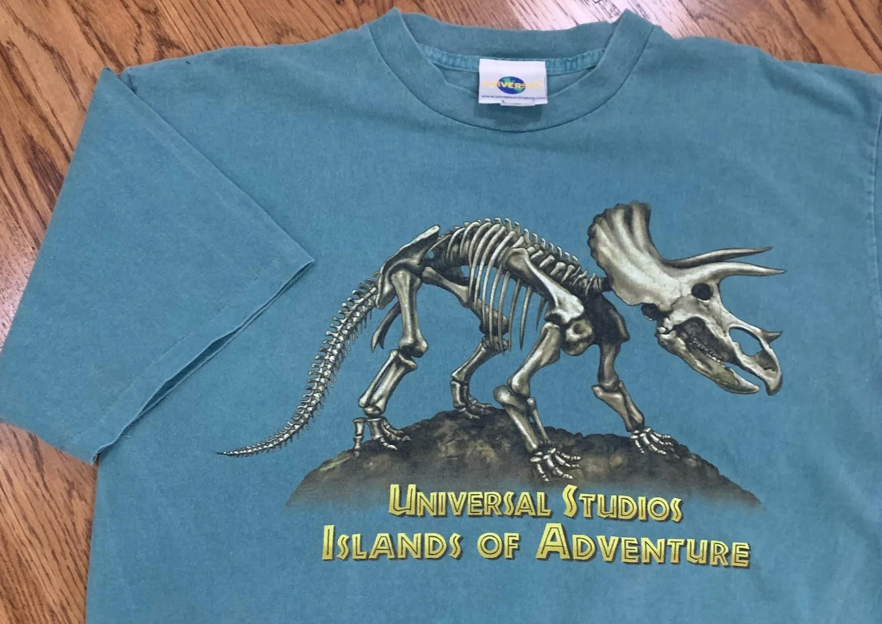 Vintage Universal Studios Island Of Adventure T Shirt (Size L